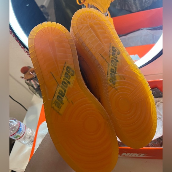 Brand new in box Gatorade collab with Jordan - Picture 2 of 7